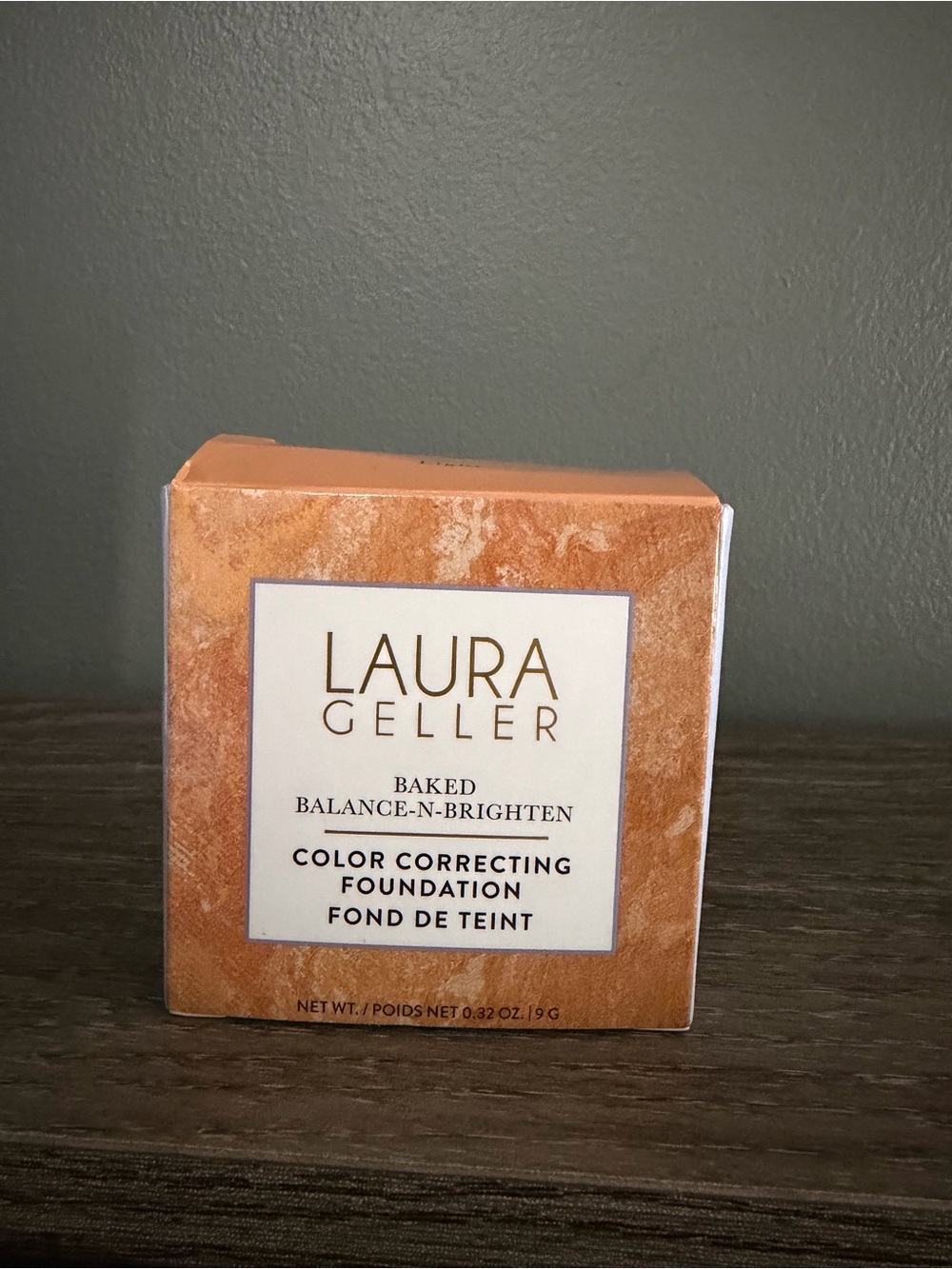 Laura Geller Collar Correcting Foundation in Light